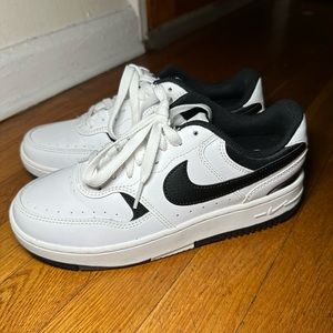 Nike Gamma Force B&W Size 7.5